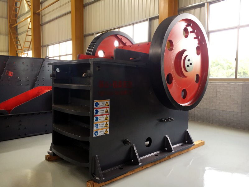 颚式破碎机如何实现过铁保护的