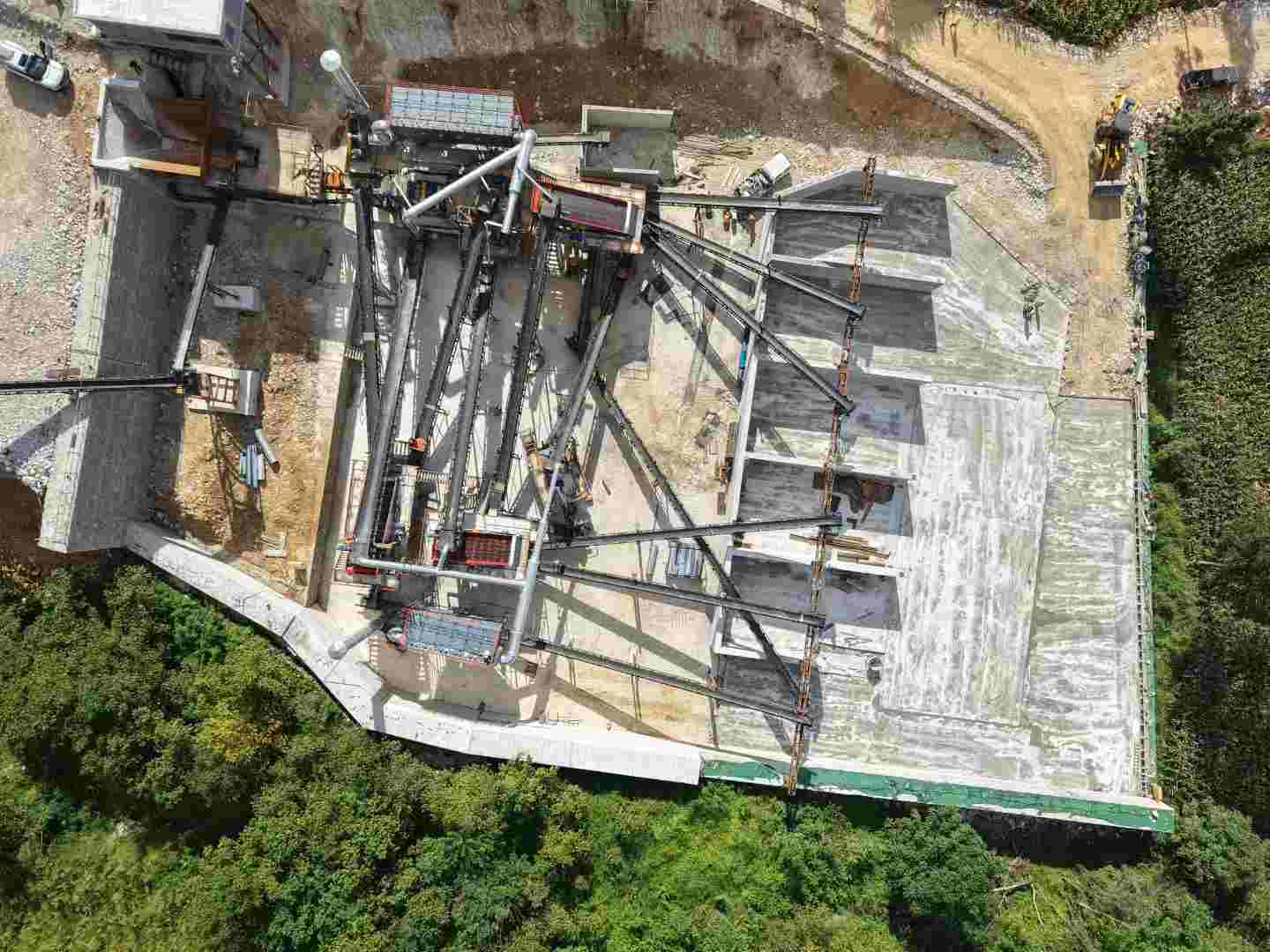 【独家揭秘】2025年建筑垃圾处理黑科技：全套生产线方案配置攻略，投资必胜法则揭秘！